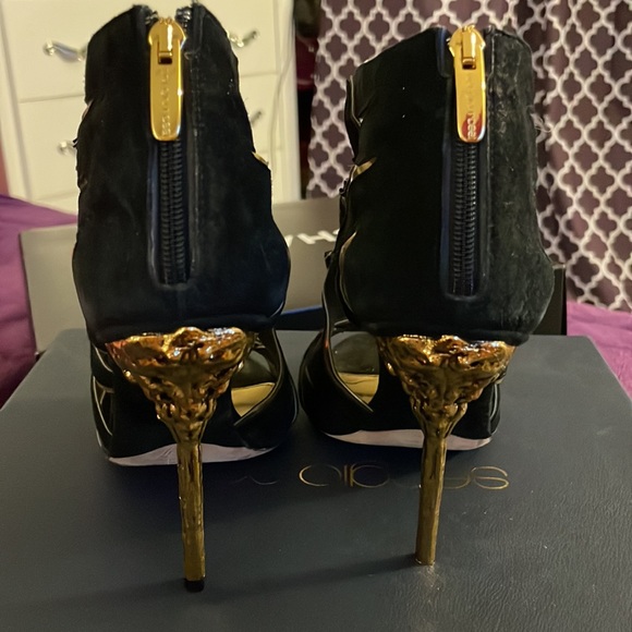 Sergio Rossi Velvet Sandals In Black and Gold size 37.5 - Picture 5 of 7